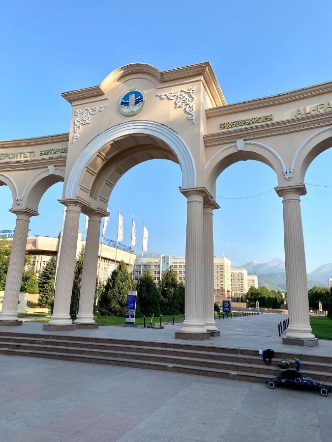 Студия Эрмитаж Атакент 阿拉木图 外观 照片